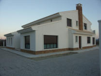 Vista exterior y entrada principal